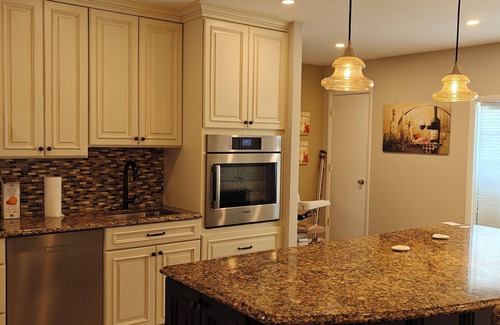 Herndon House | Spacious 5-bedroom house in tranquil Herndon cul-de-sac near Dulles Airport