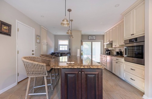 Herndon House | Spacious 5-bedroom house in tranquil Herndon cul-de-sac near Dulles Airport