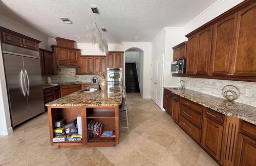Orlando House | Spacious 5-bedroom house in marvelous Orlando with WiFi, AC