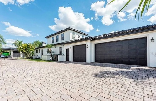 Orlando House | Spacious 5-bedroom house in marvelous Orlando with WiFi, AC