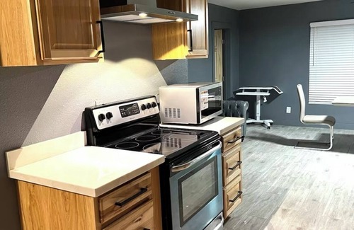 Alhambra House | Spacious 5-bedroom house in marvelous Phoenix with AC, WiFi