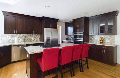 Kent House | Spacious 5-bedroom house in Kent with AC, WiFi and close to all amenities!