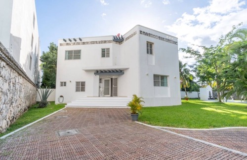 Alfredo V. Bonfil House | Spacious 5-bedroom house in beautiful Cancún with private pool, cenote, WiFi, AC