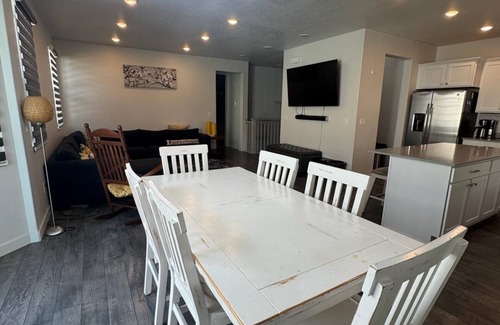 Lindon House | Spacious 5-bedroom house in fabulous Lindon inches away from I-15
