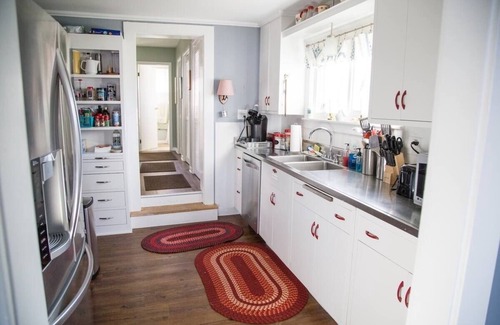 Ashville House | Spacious 5-bedroom Lakefront house with AC and WiFi in wonderful Ashville