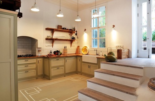 Ayvalik City Center House | Spacious 5 bedroom mansion in the center of Ayvalik