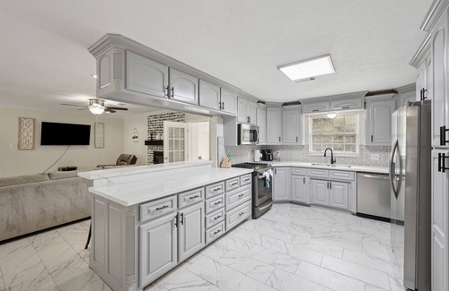 Bridge City House | Spacious 5 bedroom home in Bridge City w/pool