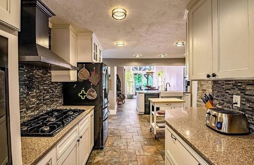 Indianapolis Other | Spacious 5 bedroom Farmhouse Perfect for Family/Friend Reunions