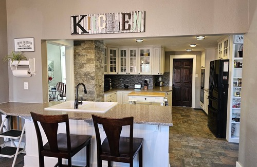 Indianapolis Other | Spacious 5 bedroom Farmhouse Perfect for Family/Friend Reunions