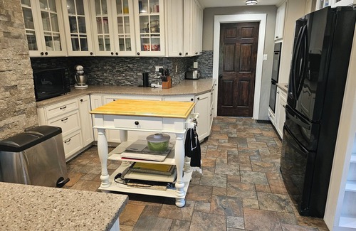 Indianapolis Other | Spacious 5 bedroom Farmhouse Perfect for Family/Friend Reunions