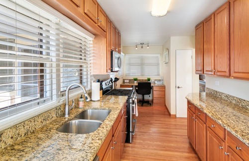 Libertyville House | Spacious 5-bedroom 2 bath house