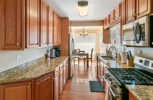 Libertyville House | Spacious 5-bedroom 2 bath house