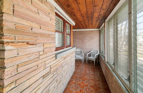 Libertyville House | Spacious 5-bedroom 2 bath house