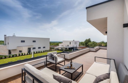 Mali Radic Villa | Spacious 5-bedroom villa in gorgeous Brekovica with AC, WiFi