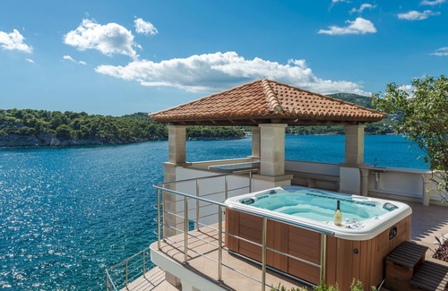 Stikovica Villa | Spacious 5 bedroom Villa K with sea access