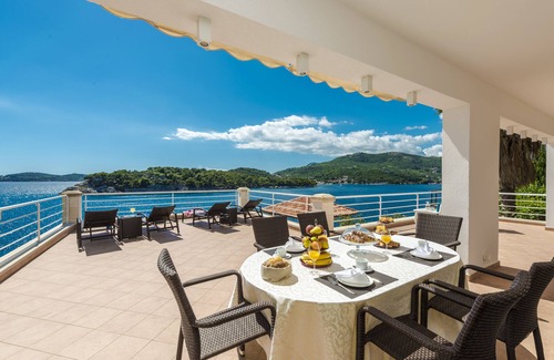 Stikovica Villa | Spacious 5 bedroom Villa K with sea access