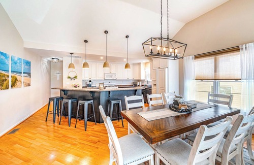 North End Condo | Spacious 5-Bedroom with Private Deck, Fireplace & Convenient Parking