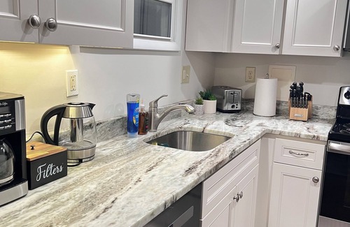 Catonsville House | Spacious 5-bedrooms in Catonsville, MD near BWI, UMBC, Baltimore, Patapsco Park
