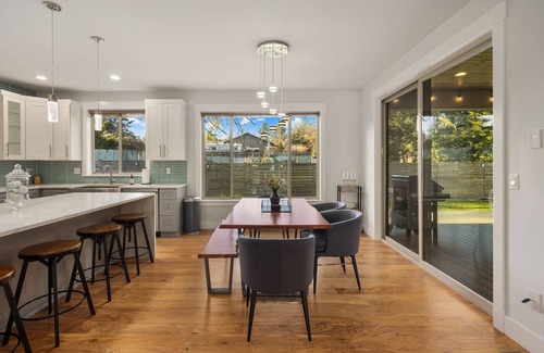 Federal Way House | Spacious 5BR/3BA + Game room, Tacoma Home w/Covered Deck & Fireplace