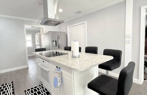 Fort Walton Beach Villa | Spacious 5BR Beach Villa -1 Minute to Beach