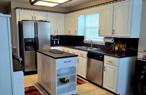 Pleasant Grove House | Spacious 6-bedroom house in Pleasant Grove with AC, WiFi, fitness room, pool