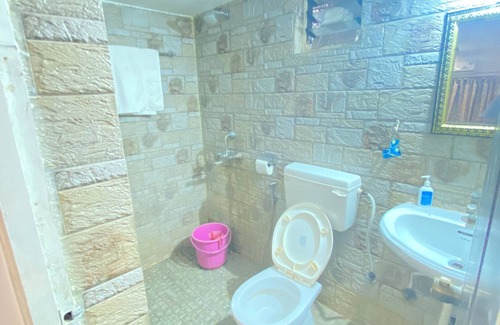 Morjim Hotel | Spacious 6-bedroom beach house in Morjim beach with WiFi, AC, & kitchen sea view
