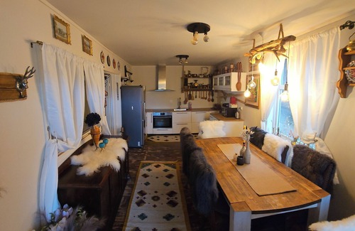 Bucsoaia Ski Chalet | Spacious 6-bedroom chalet in welcoming Vama with WiFi