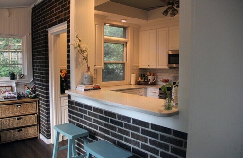 Tyler Park House | Spacious 6-bedroom house with AC and WiFi in Louisville's Highlands neighborhood