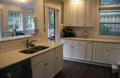 Tyler Park House | Spacious 6-bedroom house with AC and WiFi in Louisville's Highlands neighborhood