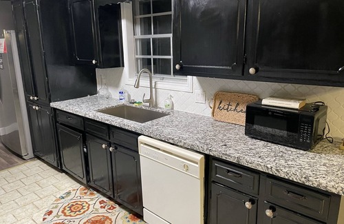 Orange House | Spacious 6-bedroom Home Perfect for Large Groups!