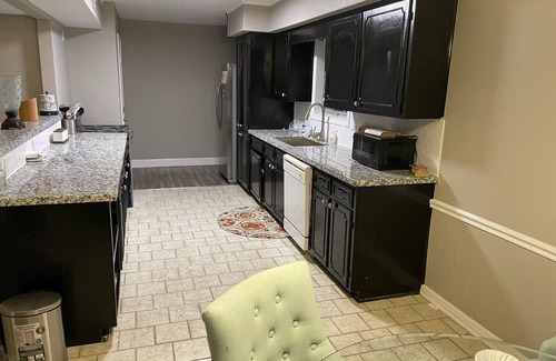 Orange House | Spacious 6-bedroom Home Perfect for Large Groups!