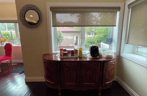 Northwest Edmonton House | Spacious 6-bedroom house in central Edmonton with AC, WiFi, Parking