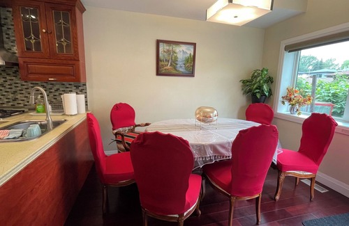 Northwest Edmonton House | Spacious 6-bedroom house in central Edmonton with AC, WiFi, Parking