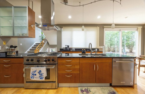 Gurnee House | Spacious 6-bedroom house in welcoming Gurnee with AC, WiFi
