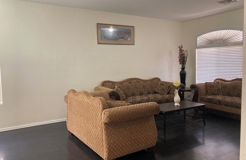 Mission Valley House | Spacious 6-bedroom ,4 bath house in awesome Casa Grande with WiFi, AC !