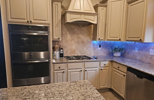 Prairieville House | Spacious 6-bedroom house with outdoor kitchen and pool with great location