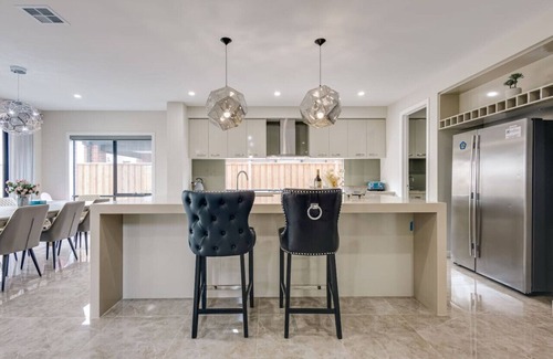 Mambourin House | Spacious 6BR House w/Pool Table Urban Home