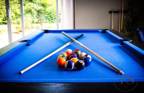 Sutton Coldfield House | Spacious 6BR Villa in 32 Le More Birmingham with 7 Beds and Free Onsite Parking