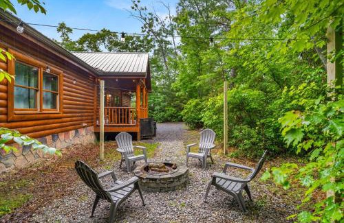 Cosby House | Spacious 6BR w Pool Theater & Hot Tub