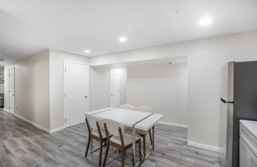 Adelphi House | Spacious 7-bedroom house with WiFi, AC, and Streaming Services in Silver Spring