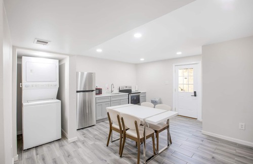 Adelphi House | Spacious 7-bedroom house with WiFi, AC, and Streaming Services in Silver Spring