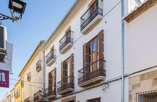 Denia Old Town House | Spacious 7-bedroom, 8-bathroom townhome with patio and rooftop terrace in Dénia