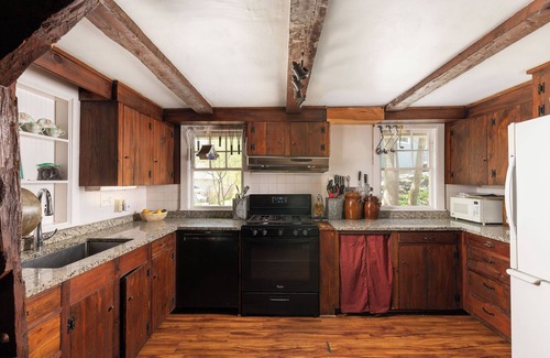 Ogunquit House | Spacious 7-bedroom house with WiFi, AC in enjoyable Ogunquit