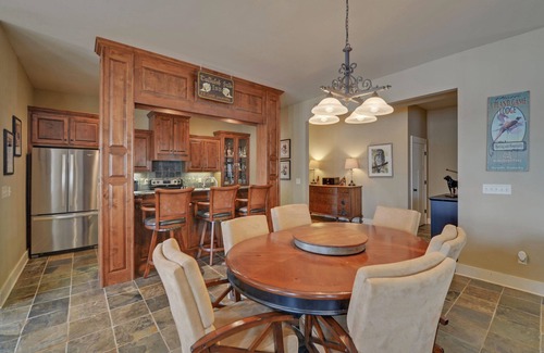 Toccoa House | Spacious 7-bedroom lakefront at Currahee Club