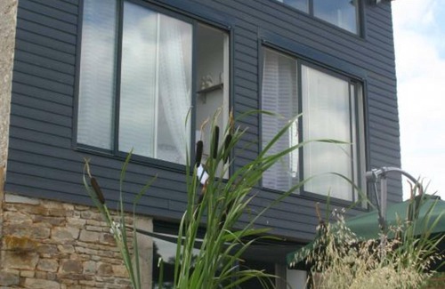 Le Cercueil Cottage | "Spacious 7-Hectare Country Home with Lake View, Terrace, and Modern Amenities"