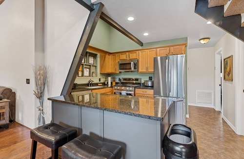 Kachina Village Apartment | Spacious A-frame Pines Cabin 12 Beds Loft Game Room