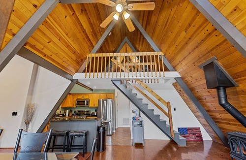 Kachina Village Apartment | Spacious A-frame Pines Cabin 12 Beds Loft Game Room