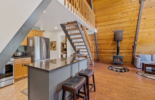 Kachina Village Apartment | Spacious A-frame Pines Cabin 12 Beds Loft Game Room