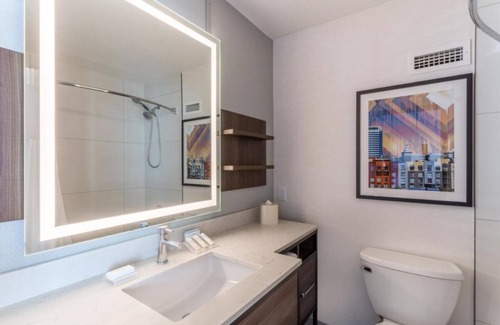 Emeryville Hotel | Spacious Accommodation! Bay View, Onsite Parking, Pet-Friendly Property!