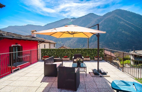 Roure Apartment | Spacious alpine house with panoramic terrace for large families or groups